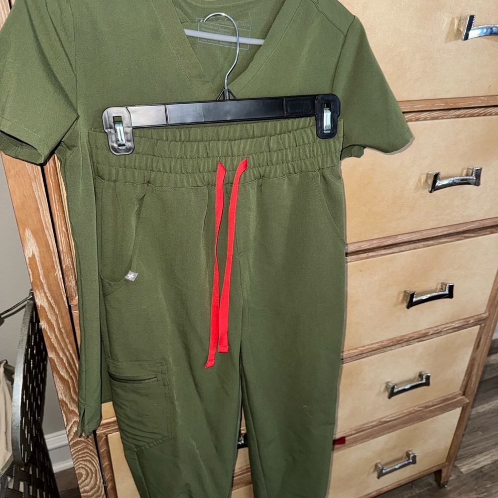 Figs Olive Technical Collection Set - image 4